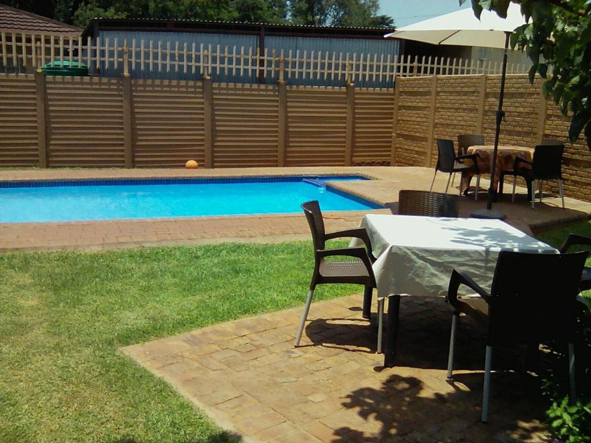White Rose Guest House Vanderbijlpark Kültér fotó