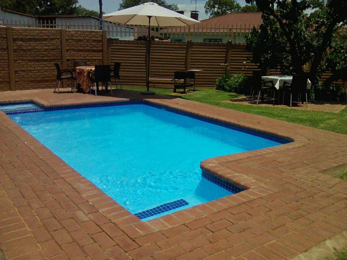 White Rose Guest House Vanderbijlpark Kültér fotó