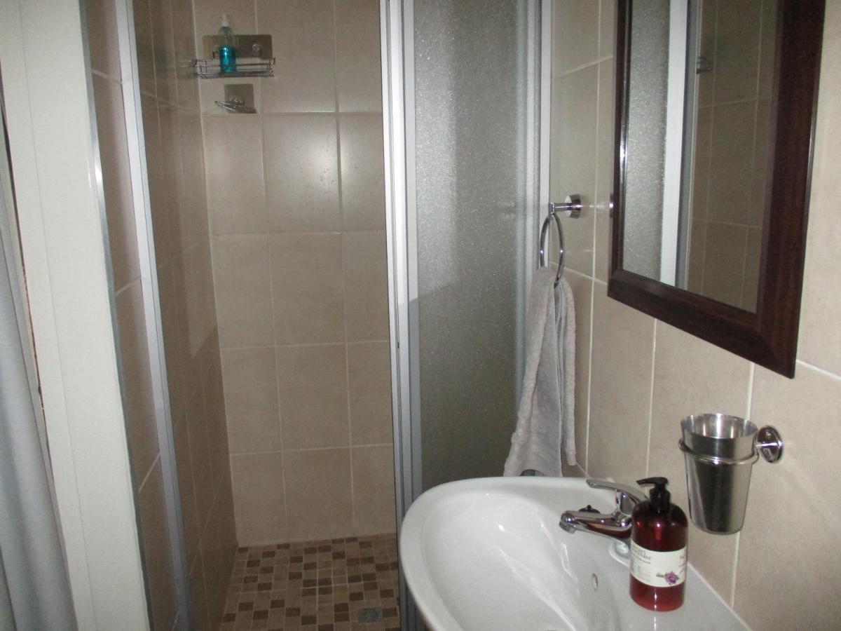 White Rose Guest House Vanderbijlpark Kültér fotó