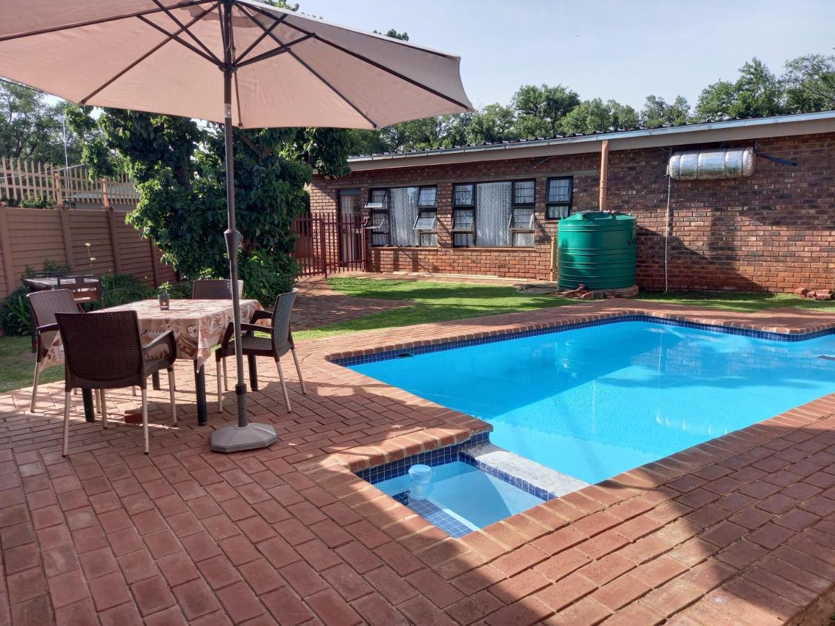 White Rose Guest House Vanderbijlpark Kültér fotó