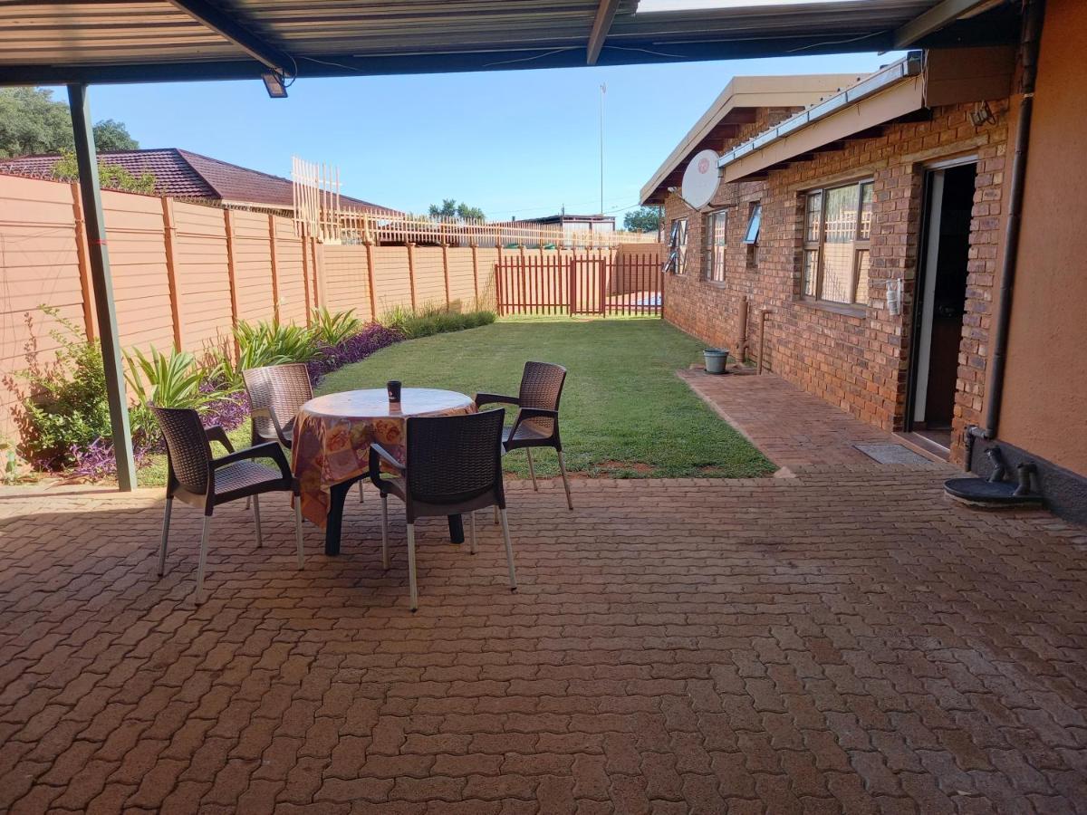 White Rose Guest House Vanderbijlpark Kültér fotó