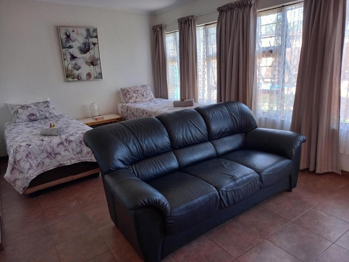 White Rose Guest House Vanderbijlpark Szoba fotó
