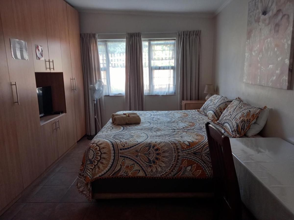 White Rose Guest House Vanderbijlpark Kültér fotó