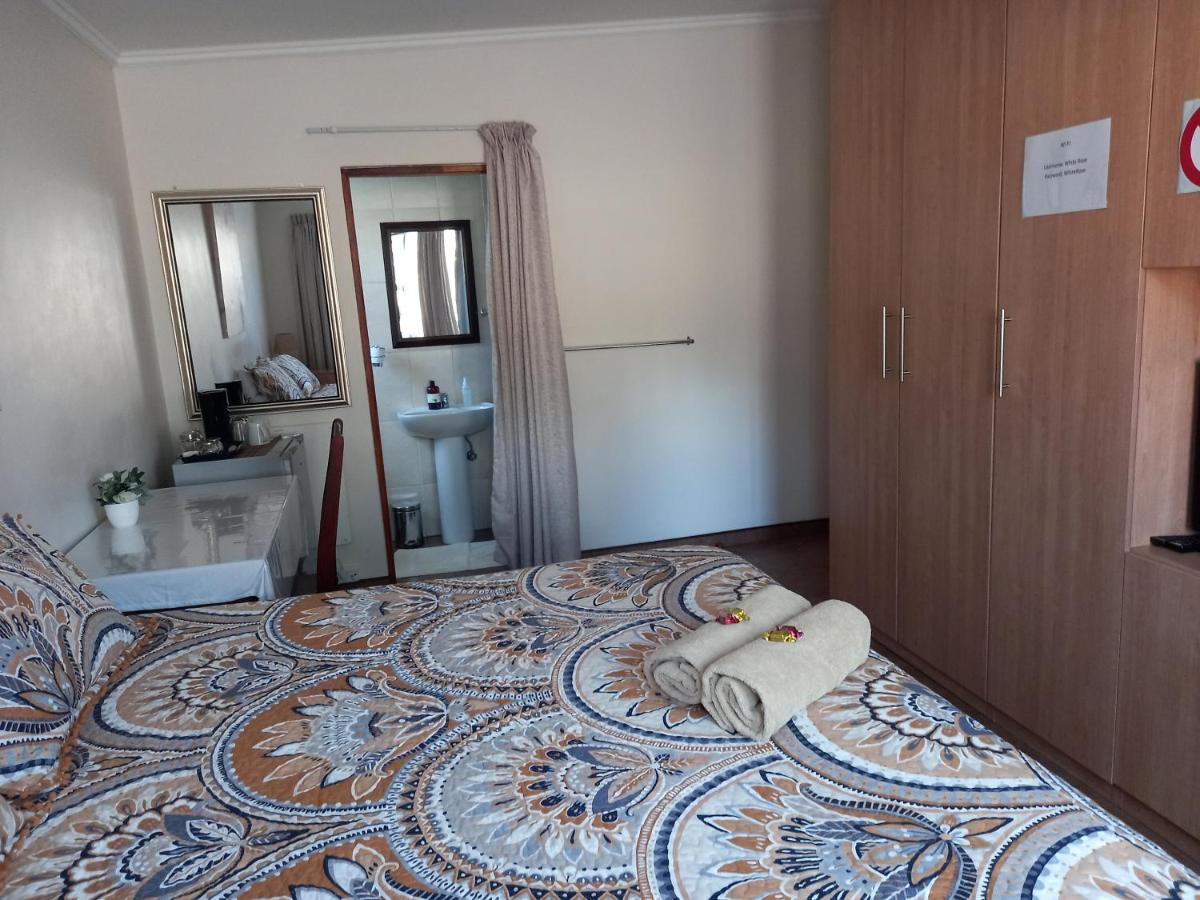 White Rose Guest House Vanderbijlpark Kültér fotó
