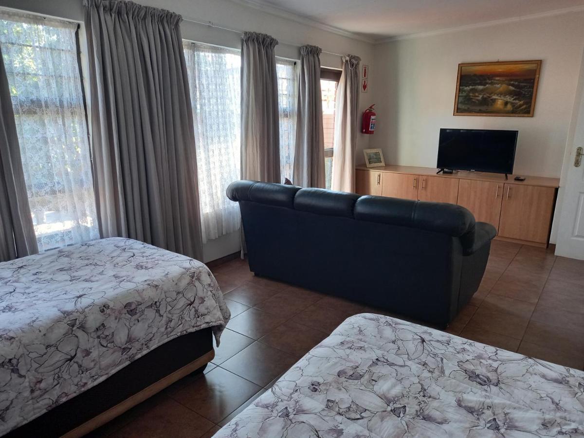 White Rose Guest House Vanderbijlpark Szoba fotó