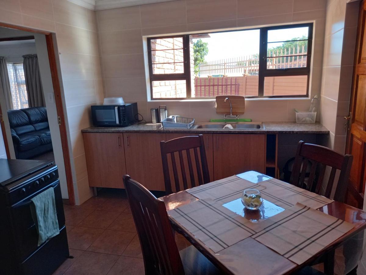 White Rose Guest House Vanderbijlpark Szoba fotó