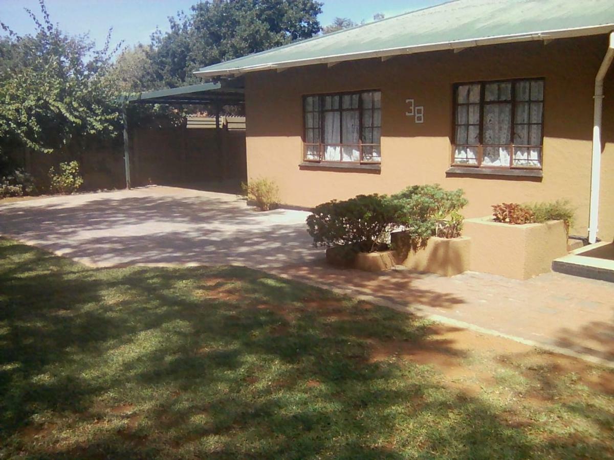 White Rose Guest House Vanderbijlpark Kültér fotó