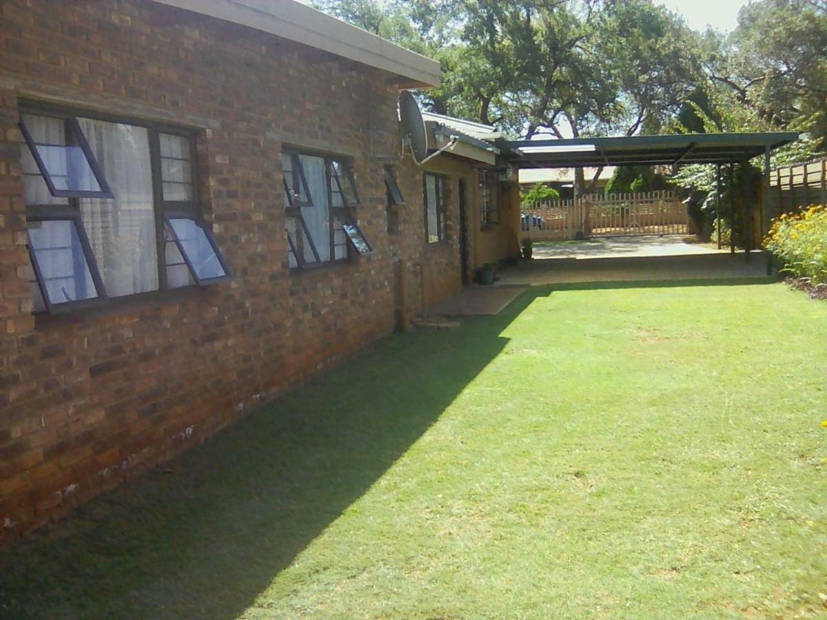 White Rose Guest House Vanderbijlpark Kültér fotó